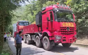 Tải video: 德法大件联军：尼古拉斯+奔驰Arocs 4863+奔驰Actros 4160 V8