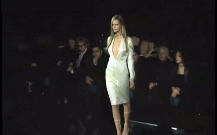 Carmen Kass, Carmen Kass runway (Versace)., sргεad ↔ ℓovε