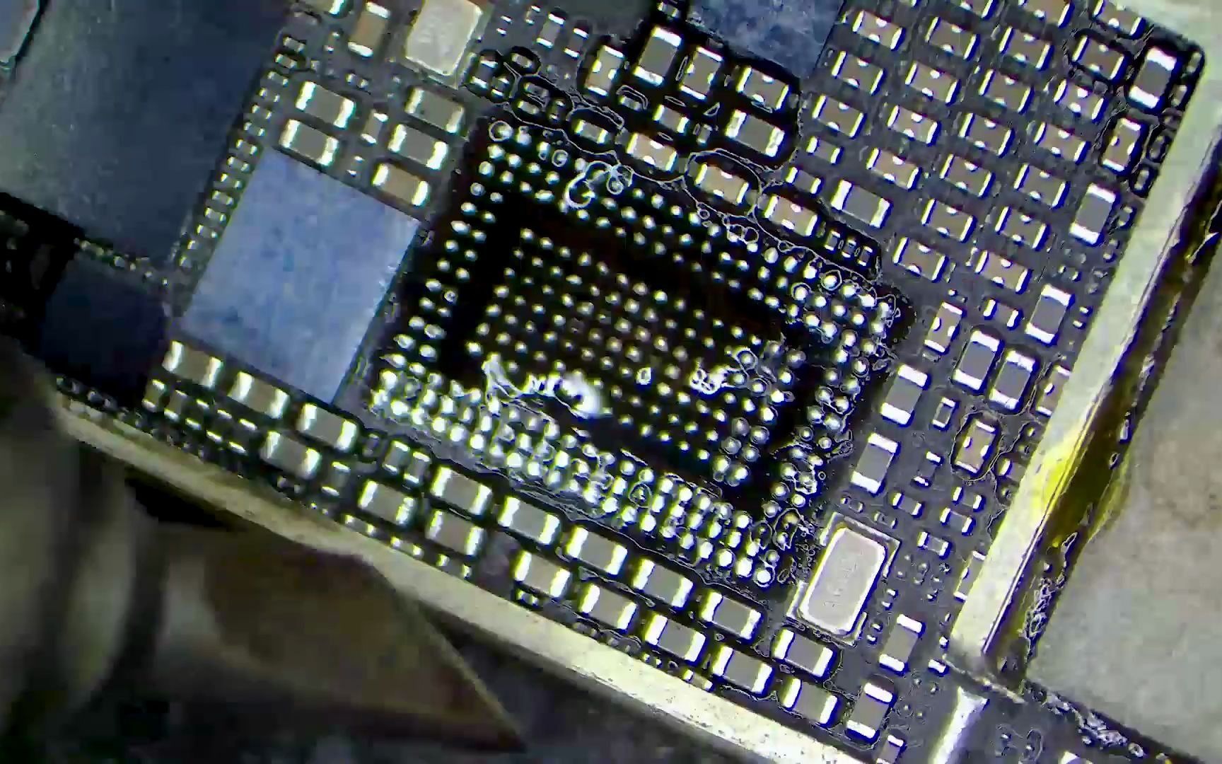 苹果手机芯片焊盘处理技巧焊接芯片牢固不爆锡电烙铁要这样用