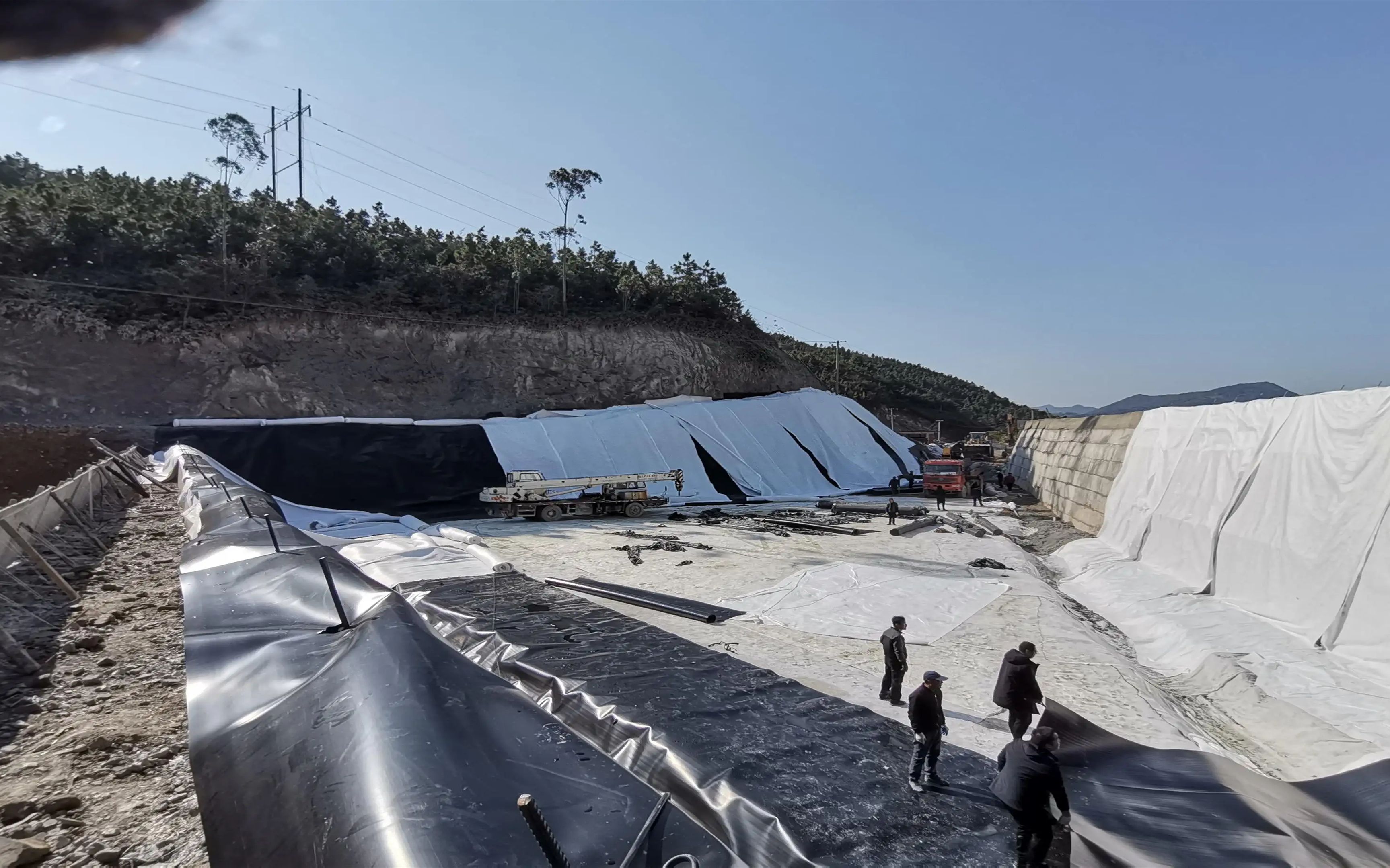 75mm防渗膜0.15mmhdpe土工膜施工沟槽锚固方法_哔哩哔哩_bilibili