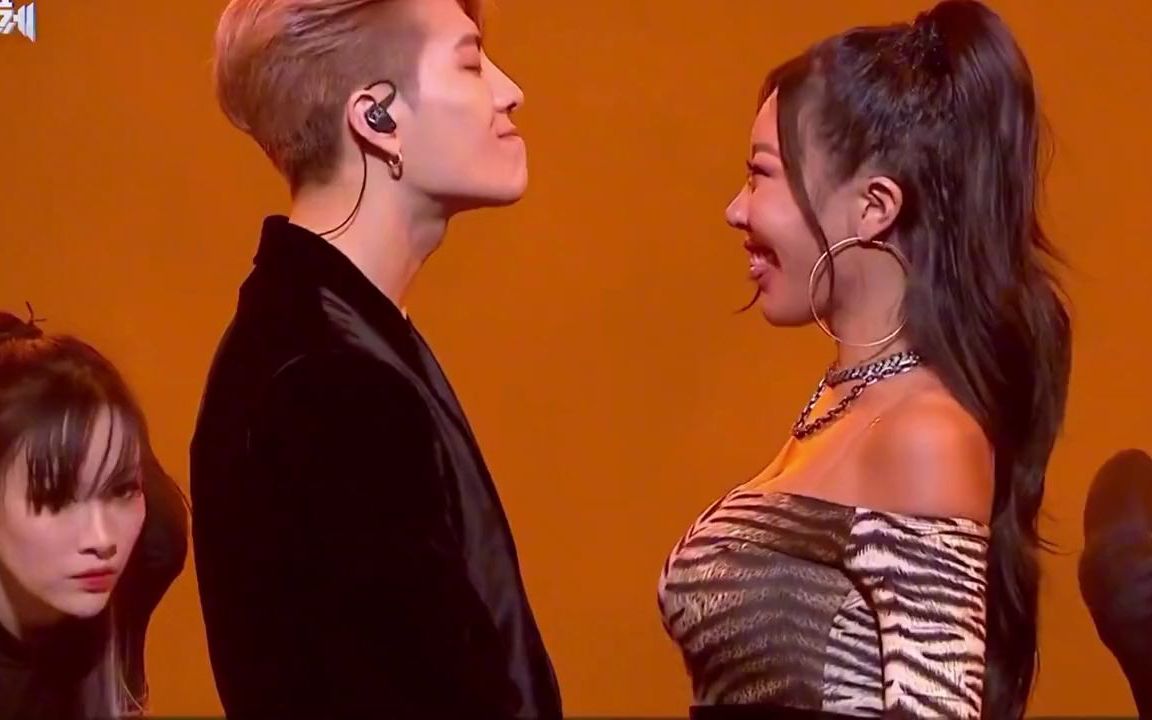 王嘉尔jessi性感同台演出帅炸全场