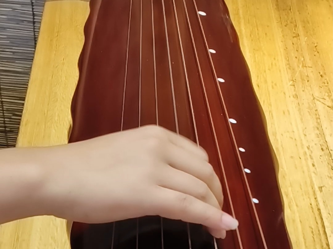 落霞式手工古琴演奏《小草》你会了吗?