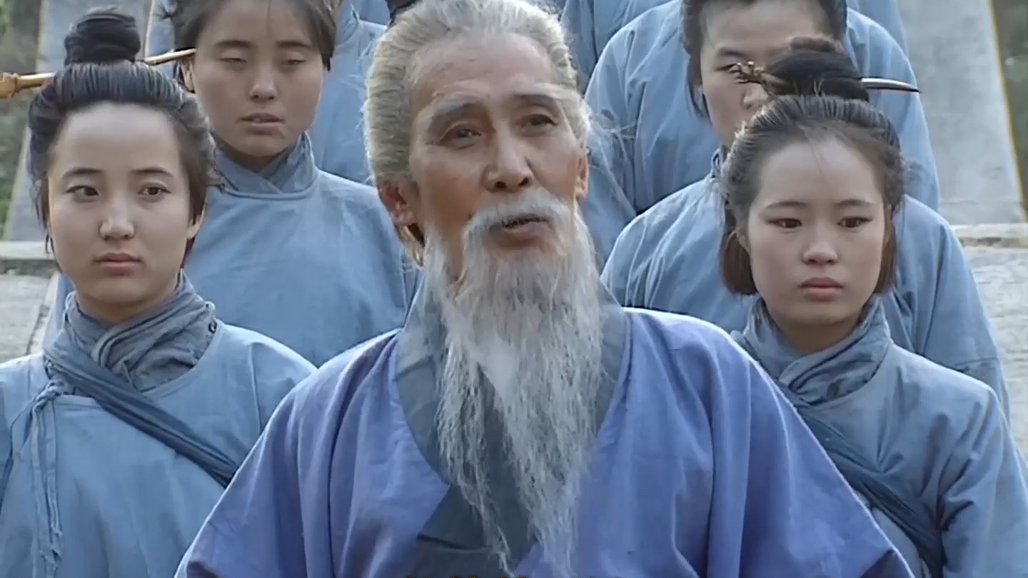 三国演义【深度解析】关羽在泗水关识破卞喜埋伏，斩杀卞喜， 辞别普净道长。至荥阳，守将王植假意款待，欲深夜纵火加害，胡班见家书后暗中放行。关羽出城见驿馆起火，王植