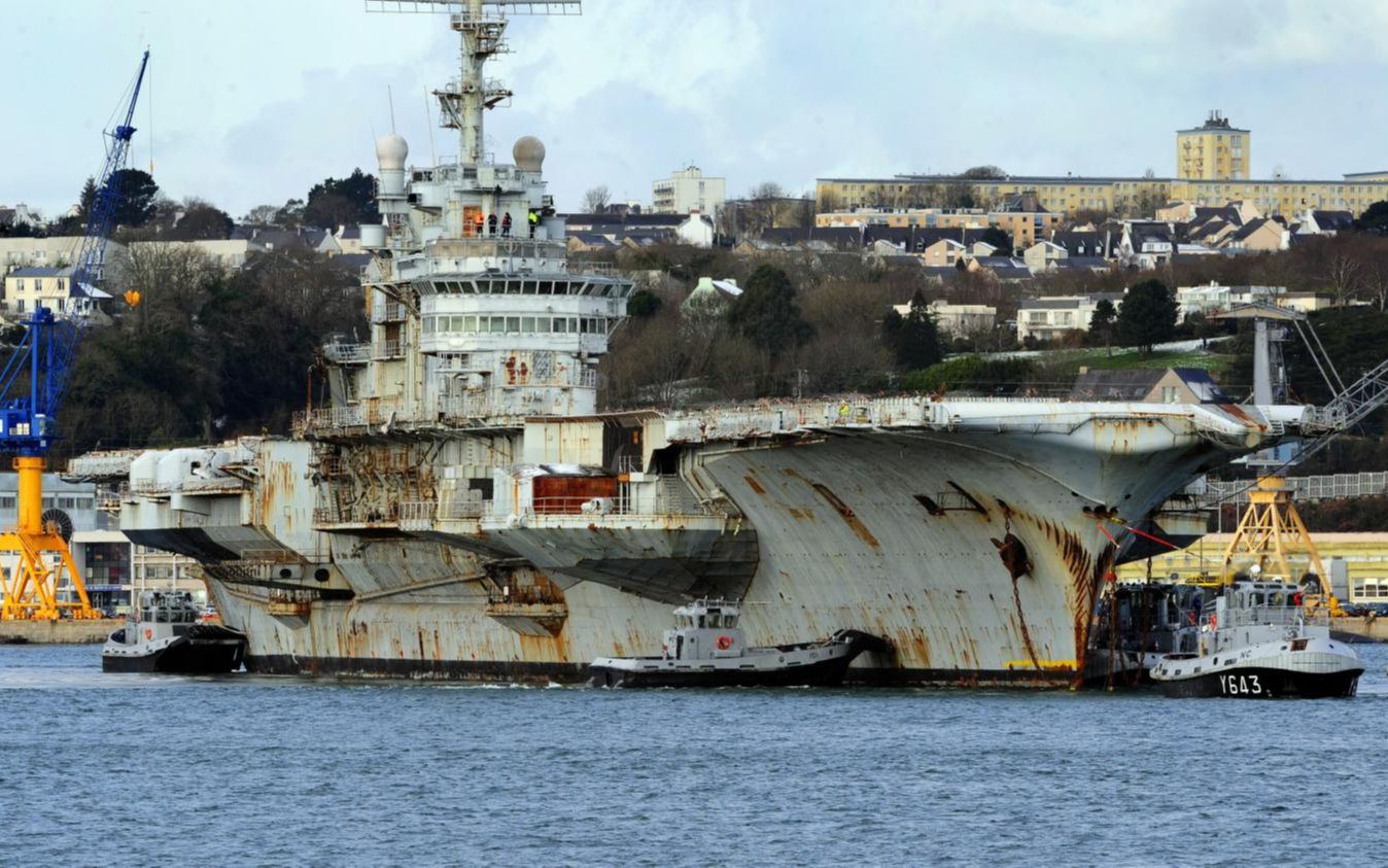 花26亿美元买报废航母,印度看似被坑了,实则有自己的"小九九"_哔哩