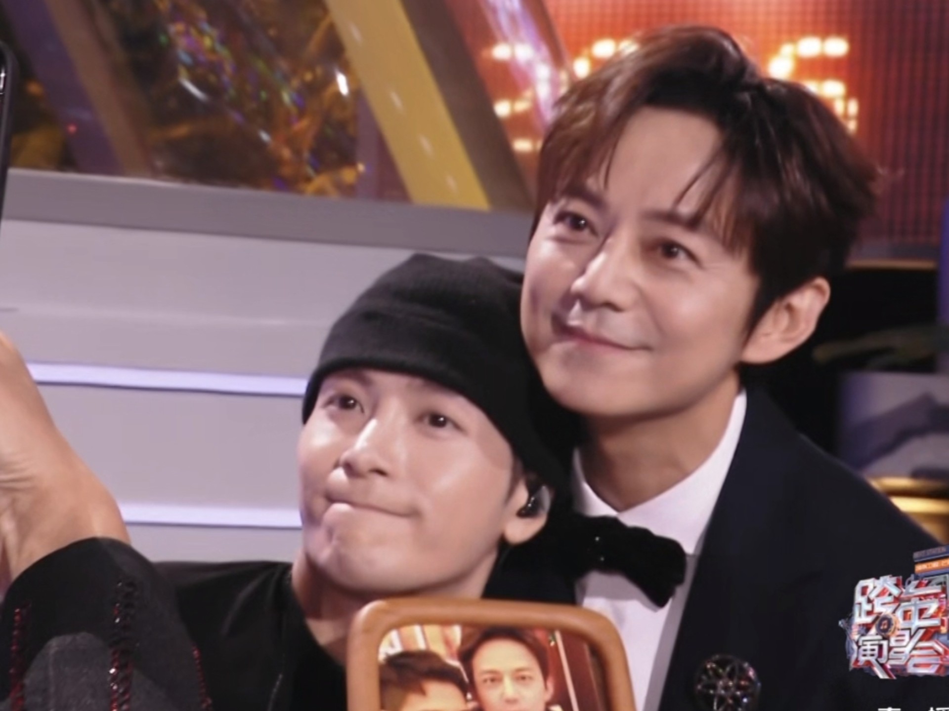 【王嘉尔/何炅|湖南跨晚】时隔多年荷尔萌终于合体了tat