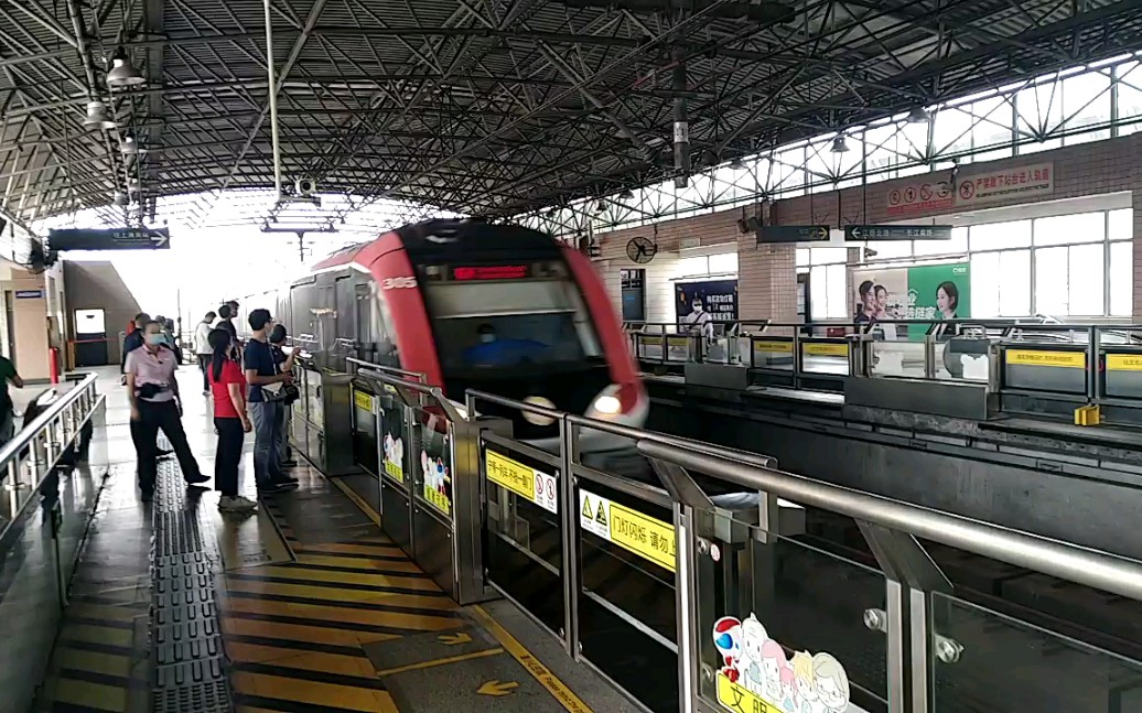 上海地铁三号线 黄鱼305江湾镇(往上海南站)进站