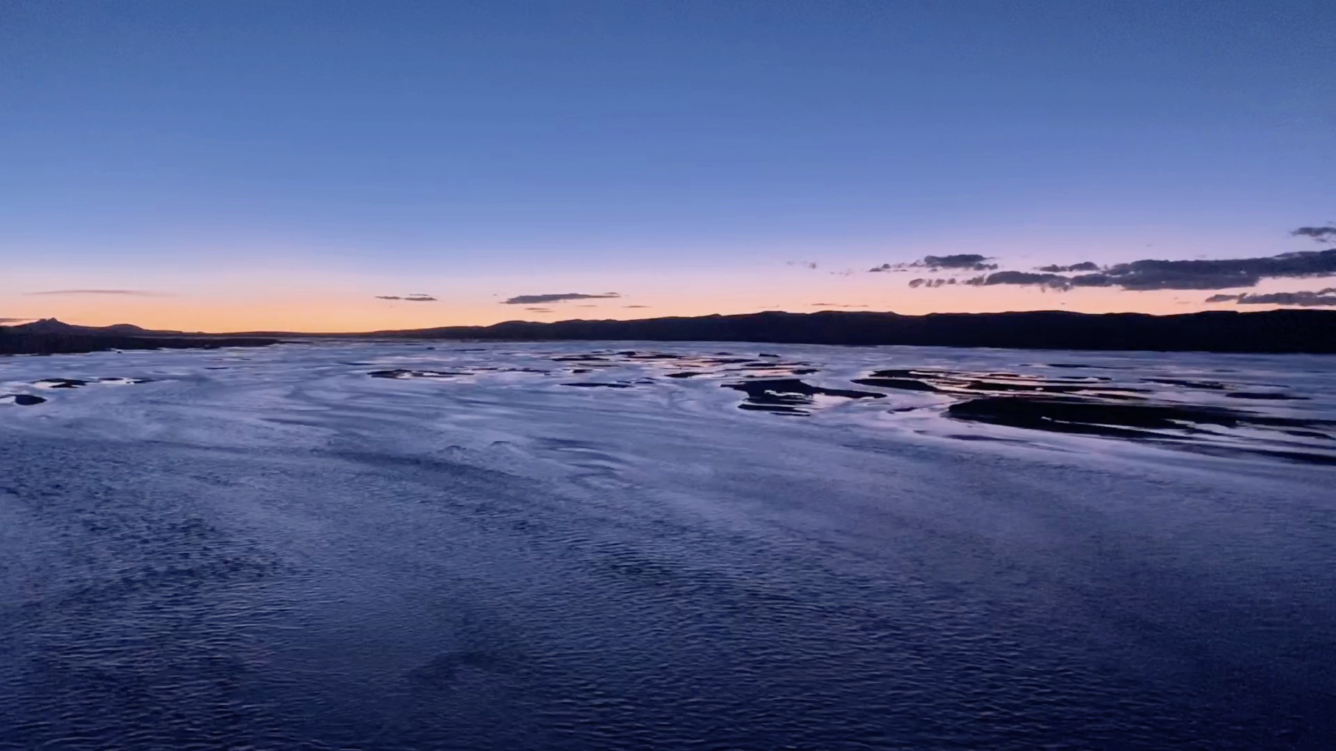 坐在火车上看遍江河湖海