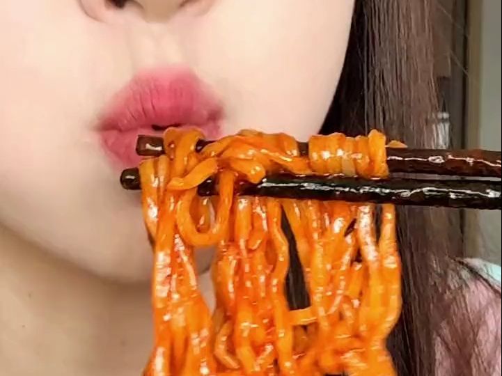 面团妞妞吃饭啦