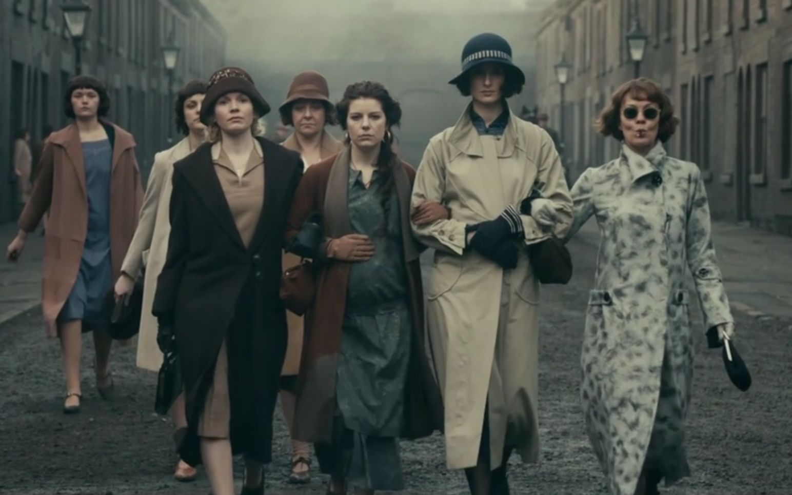 浴血黑帮踩点混剪剃刀党身着西装帽尖藏刀相信我看完你会爱上这部剧的