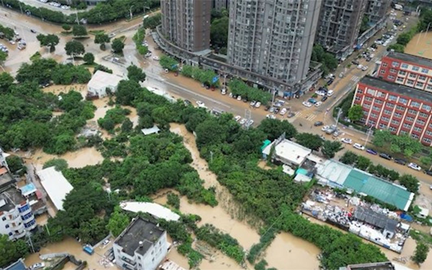 航拍福清暴雨后现场:大桥局部坍塌,一眼望去只剩下树木和车顶哔哩哔哩bilibili