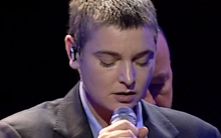 [图]【她无与伦比】Sinéad O'Connor - Nothing Compares 2 U (Live AVO Session 2007)