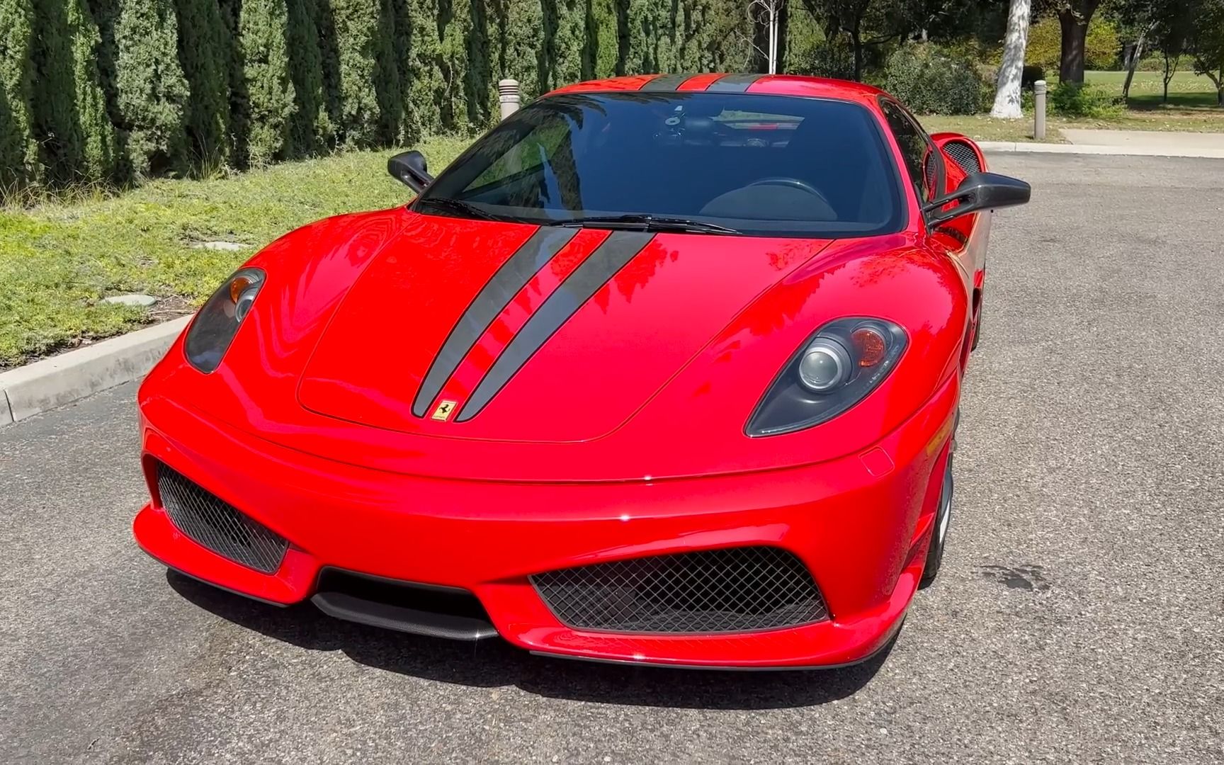 [图]The 2009 Ferrari 430 Scuderia Is an Ultra-Focused Track Weapon