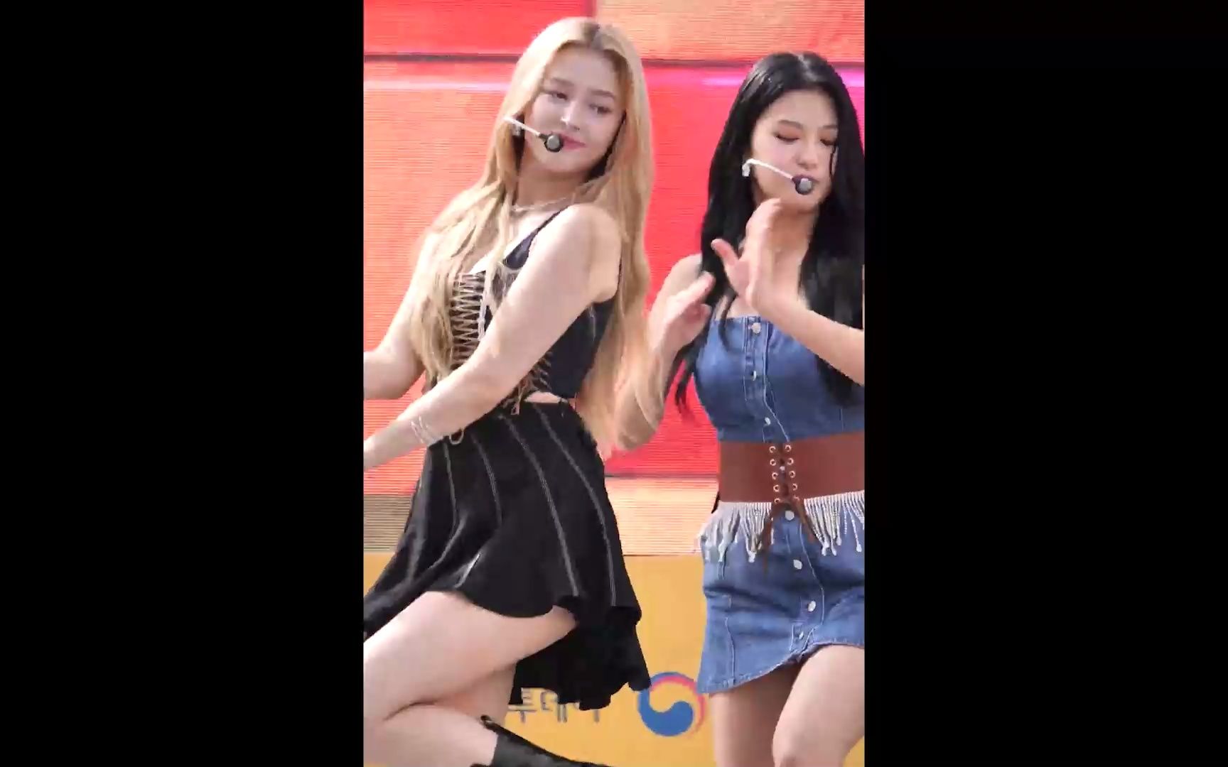 [图]奇幻的野性，每一步都撩到了吗MOMOLAND 商演- Ready Or Not & Yummy Yummy Love