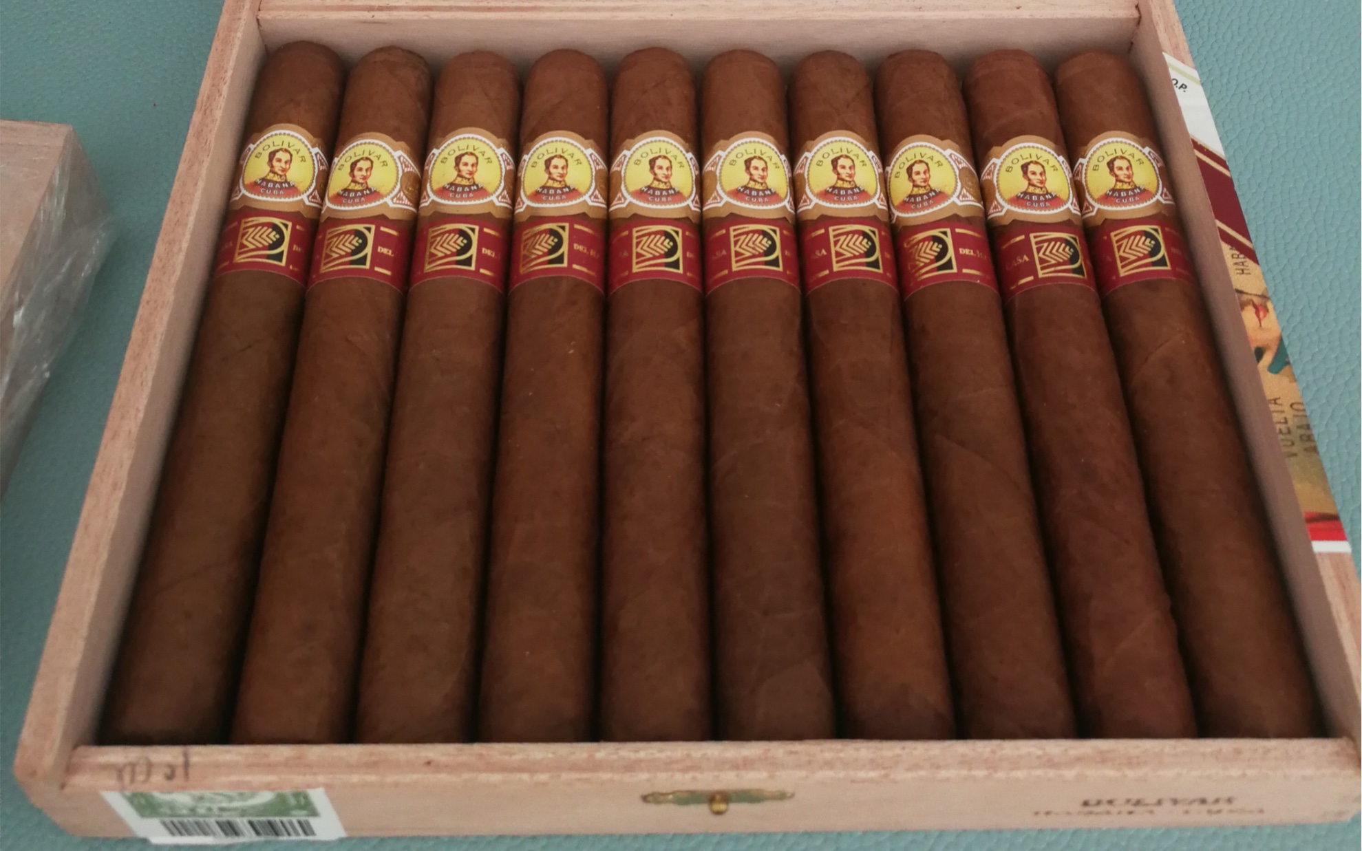 开一盒古巴雪茄玻利瓦尔解放者发视频纯粹瞎玩别问卖不卖