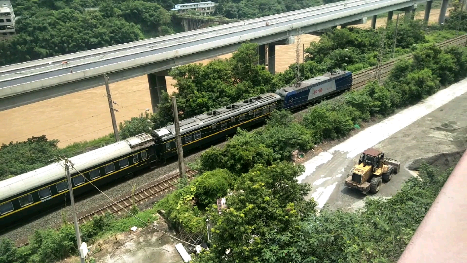 5635次列车通过翻坝转运横江大桥_哔哩哔哩_bilibili