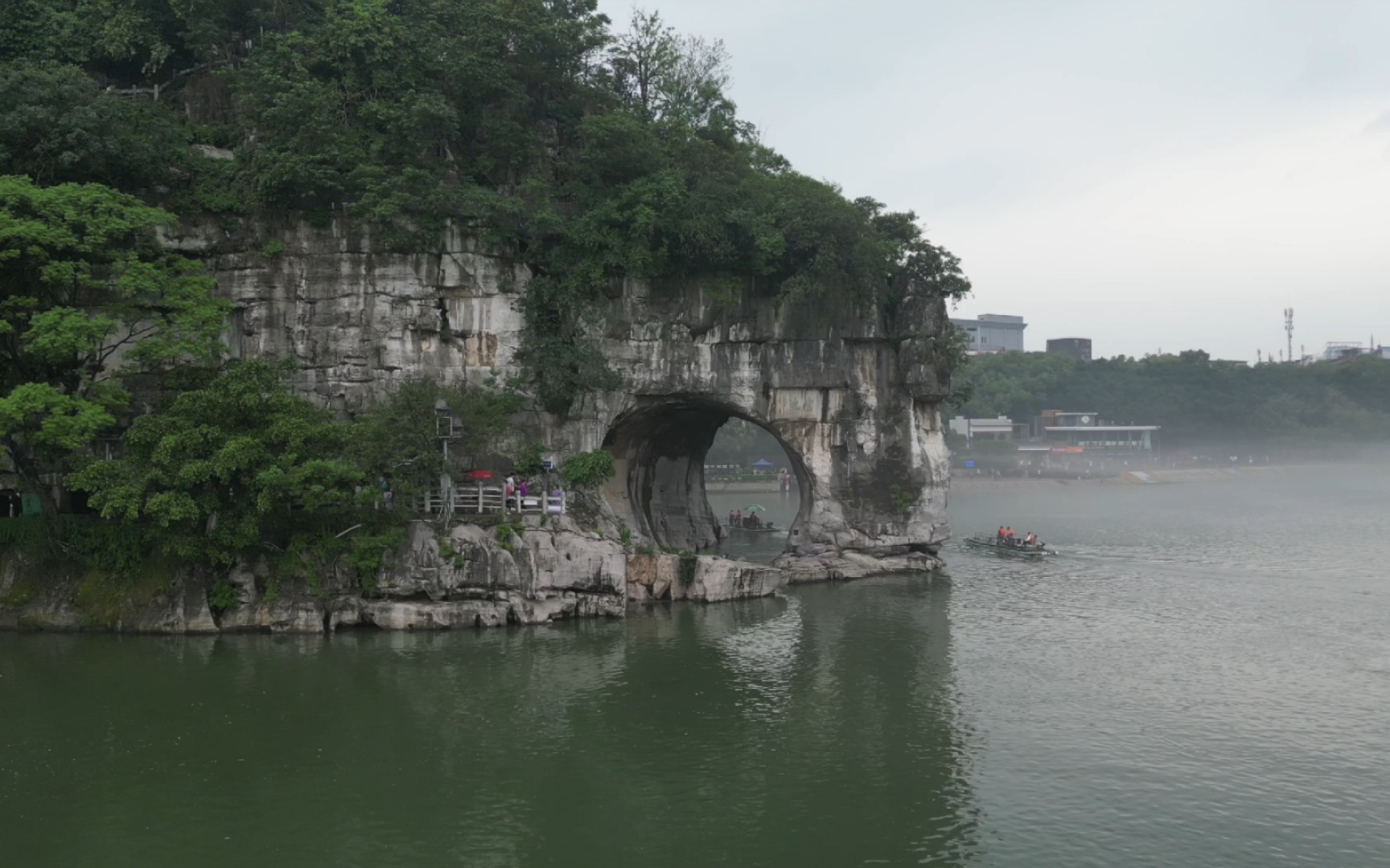 [图]漓江烟雨·环绕象鼻山