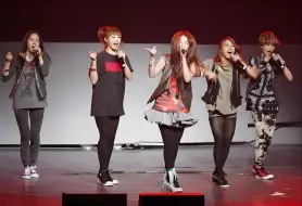 Télécharger la video: 【收藏】f(x) 20120901Cultwo Show开放音乐 《 Danger+Electric Shock》