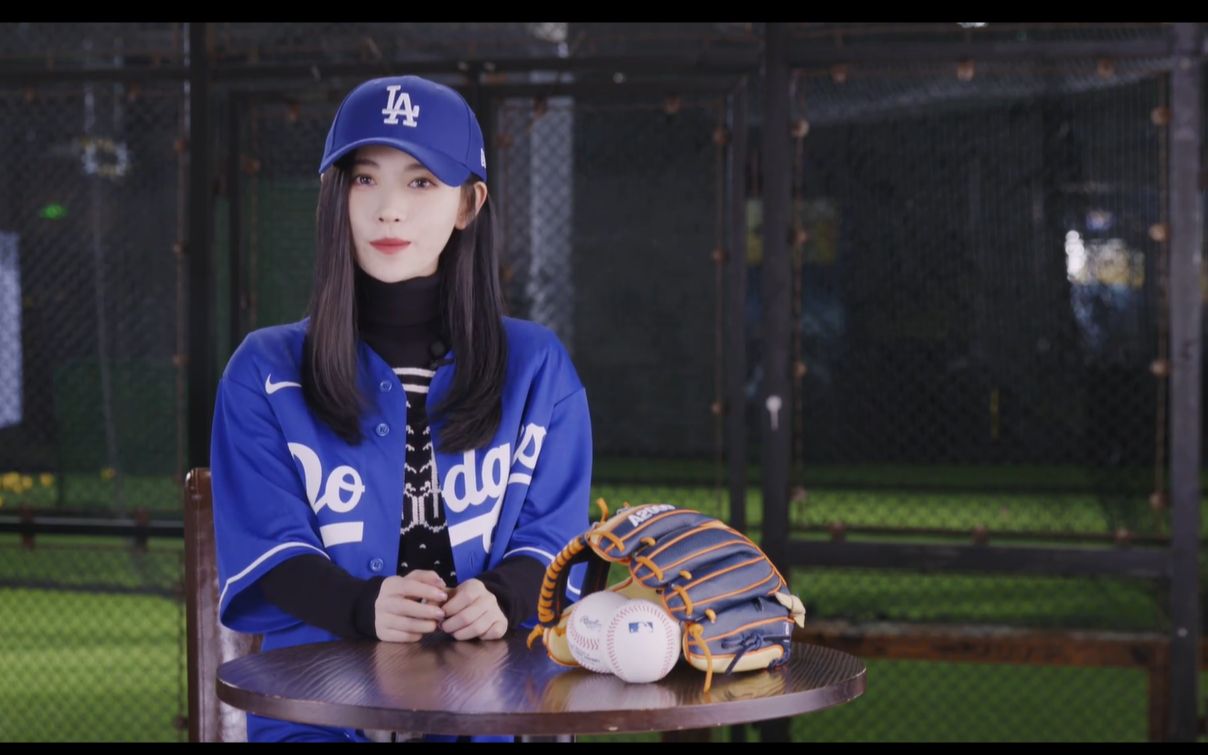 既是漂亮书生也是棒球英豪又a又飒的鞠婧祎等你查收