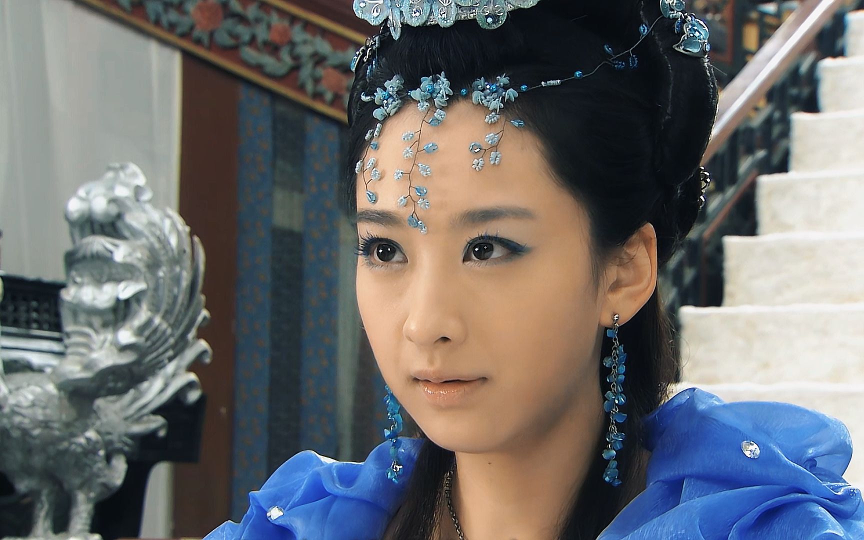 冷冰心帮萧遥逼出了血魔精元,狡猾的血魔又附身到她的身上