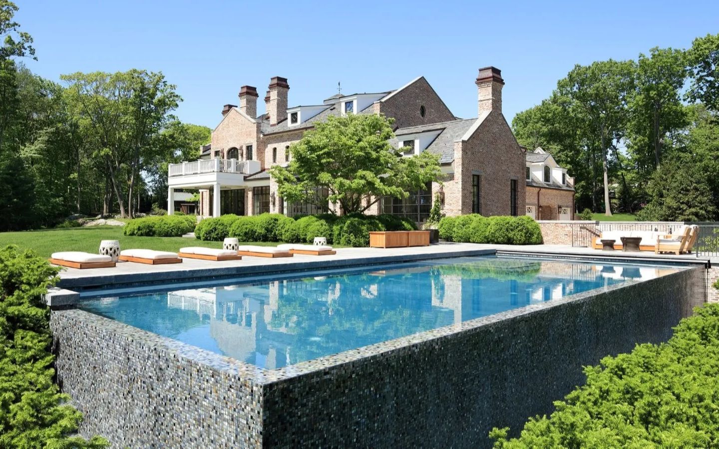 在马萨诸塞州栗树山的一座豪华的定制别墅|112 woodland rd, chestnut