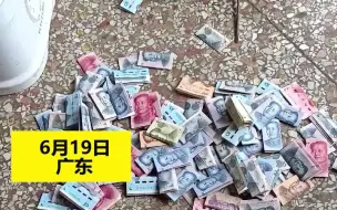 Download Video: 爸爸跟儿子借钱谈了2小时，用3个汉堡借走4000多压岁钱：一定会还