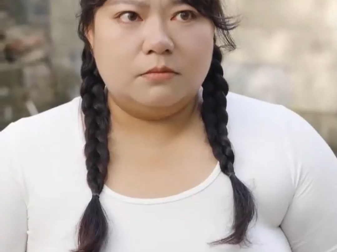 被羞辱的肥婆居然是,集团总裁,而且还惊艳全场