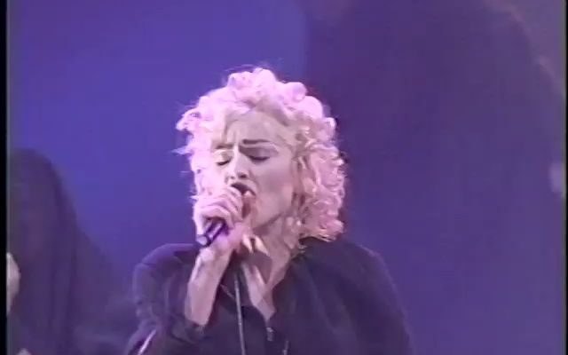 [图]【宛如祈祷】Madonna - Like A Prayer (Live 1990.07 Palais Omnisports de Bercy)