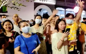 Скачать видео: 【当】现场怀旧大合唱，果然时间证明容嬷嬷才是好人