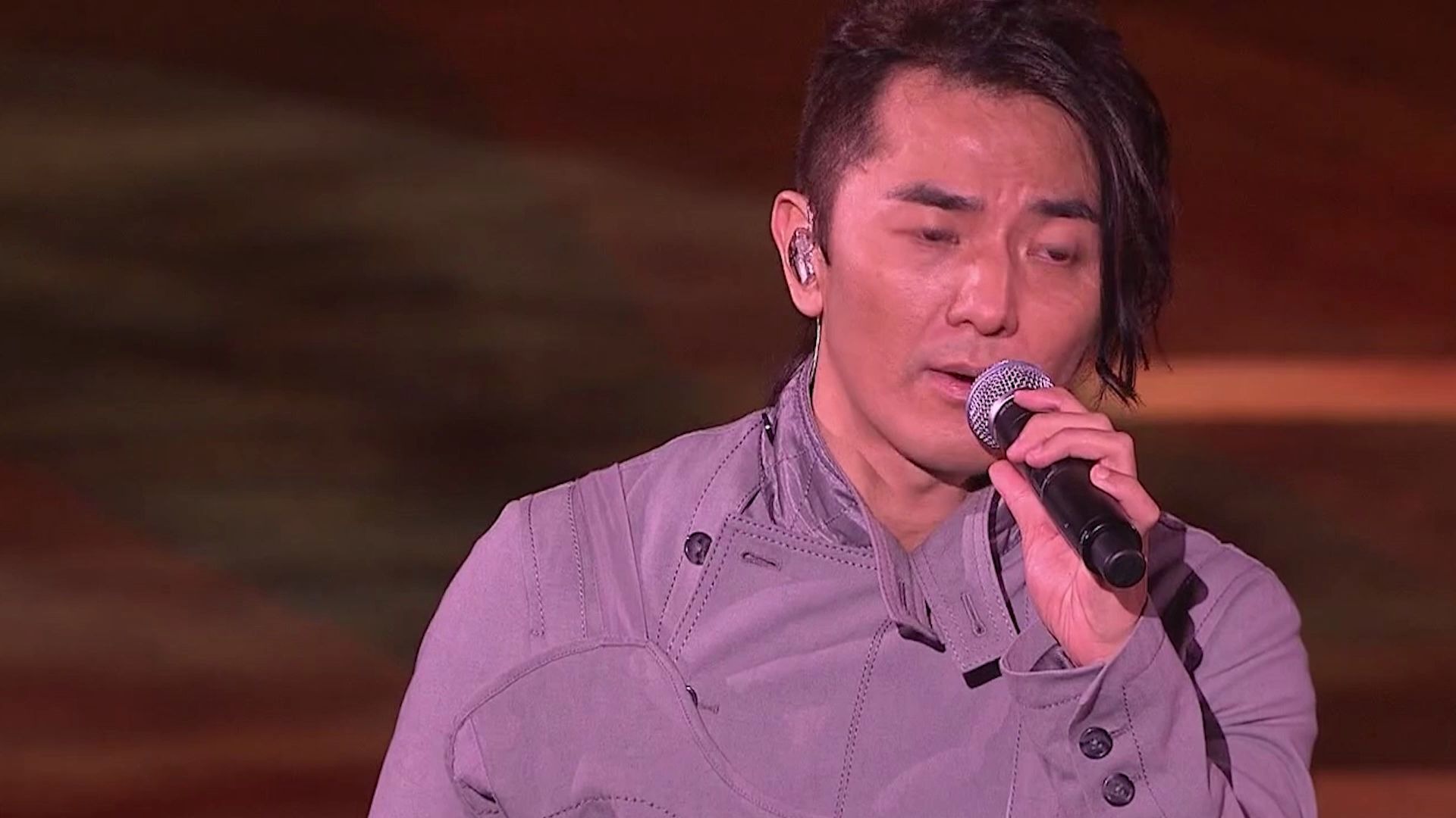 郑伊健演唱会版长发精彩动听值得好好回味