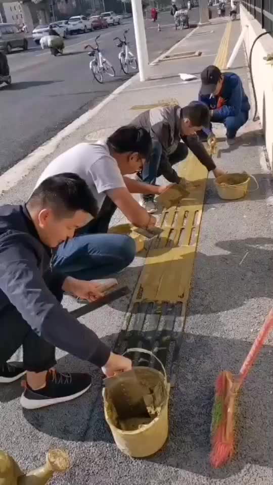 淮安内环高架透水人行道路面盲道施工中.哔哩哔哩bilibili