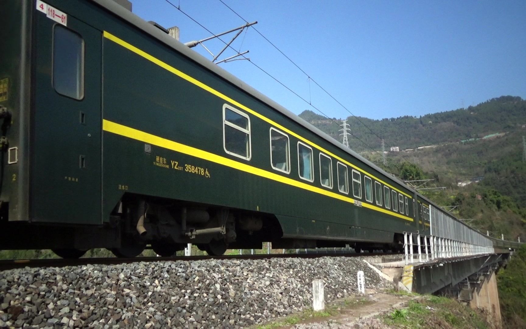 中国铁路伪轮轨声客车z96次快速通过去平桥方向