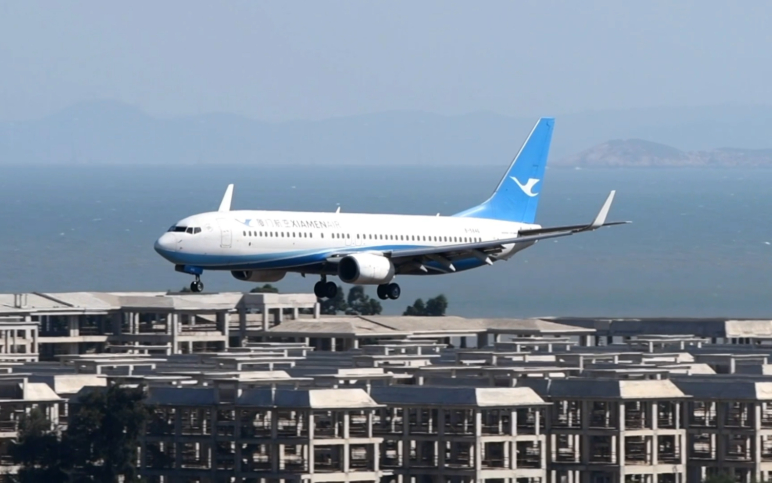 【原声】厦门航空波音737-800落地福州长乐机场