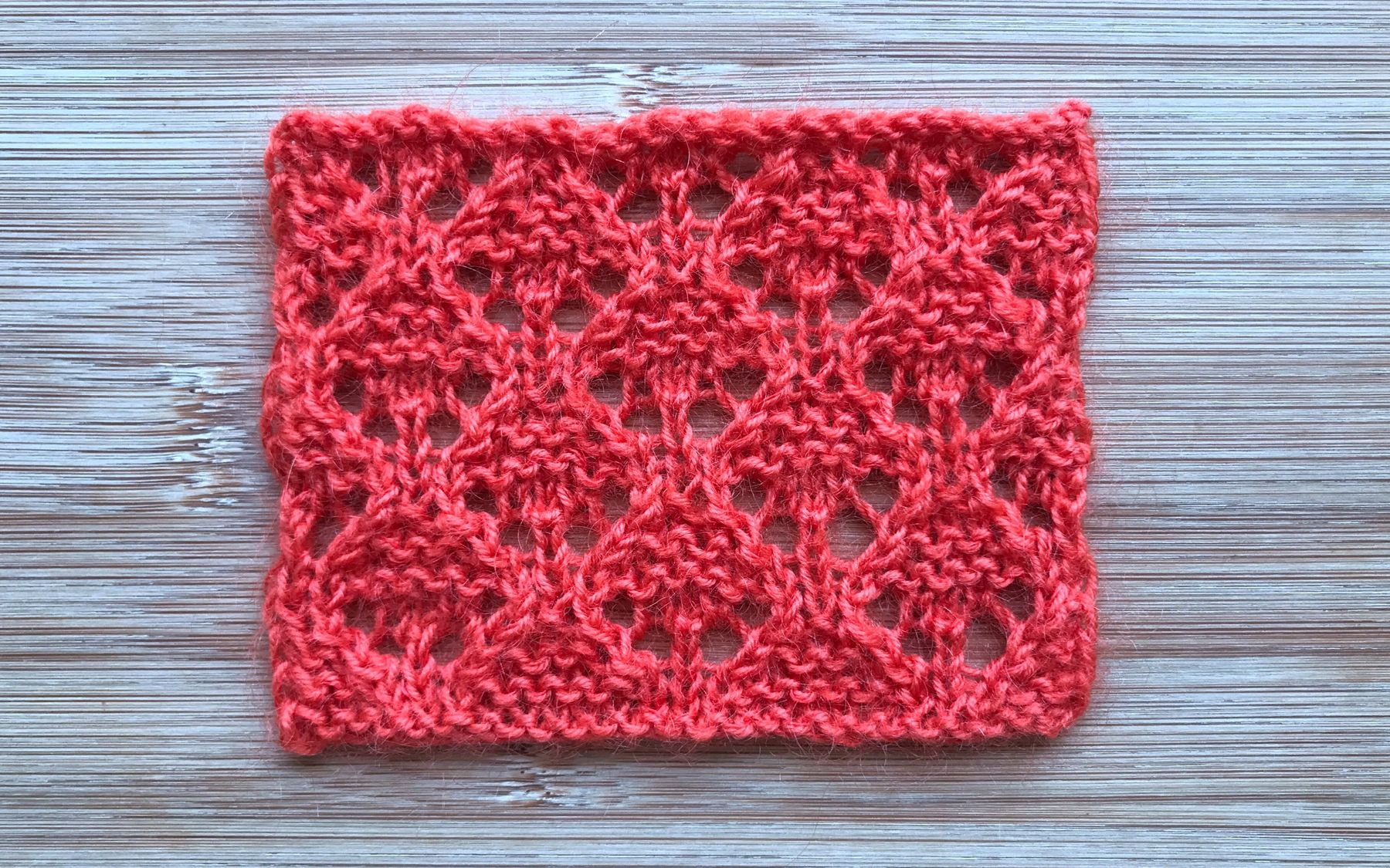 【轻描编织】镂空菱格花样,简单别致,比较有层次,织秋款开衫蛮漂亮