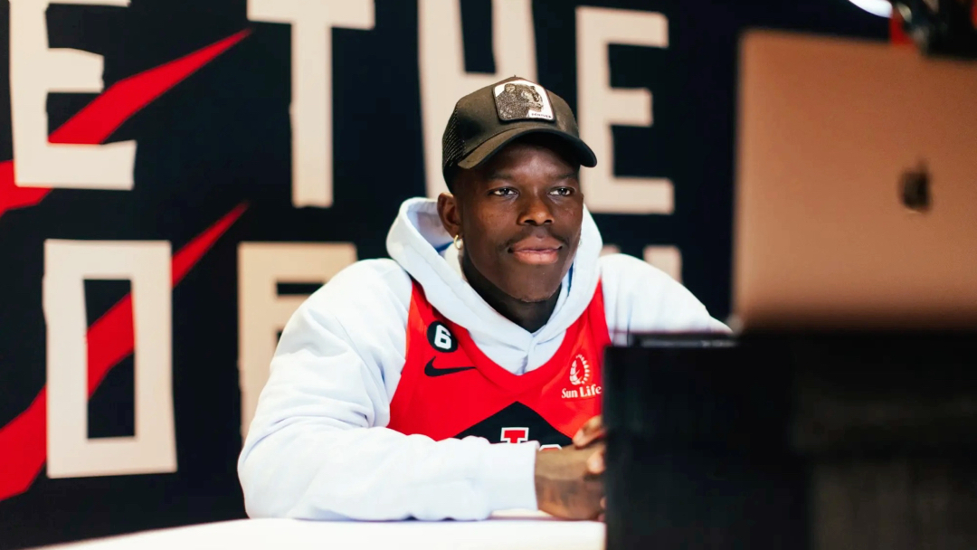 今日猛龙官方更新社媒动态,分享后卫丹尼斯-施罗德签约