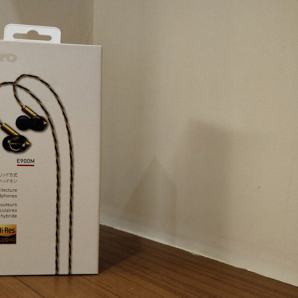 开箱】Onkyo E900m耳机开箱。我错了，我就不应该说耳机做工好的。第一