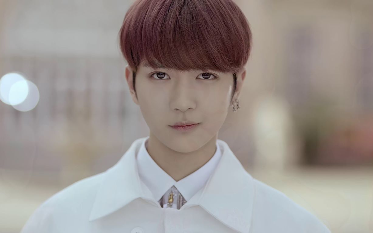 【何屹繁】【new world 何屹繁cut】【golden plate版】