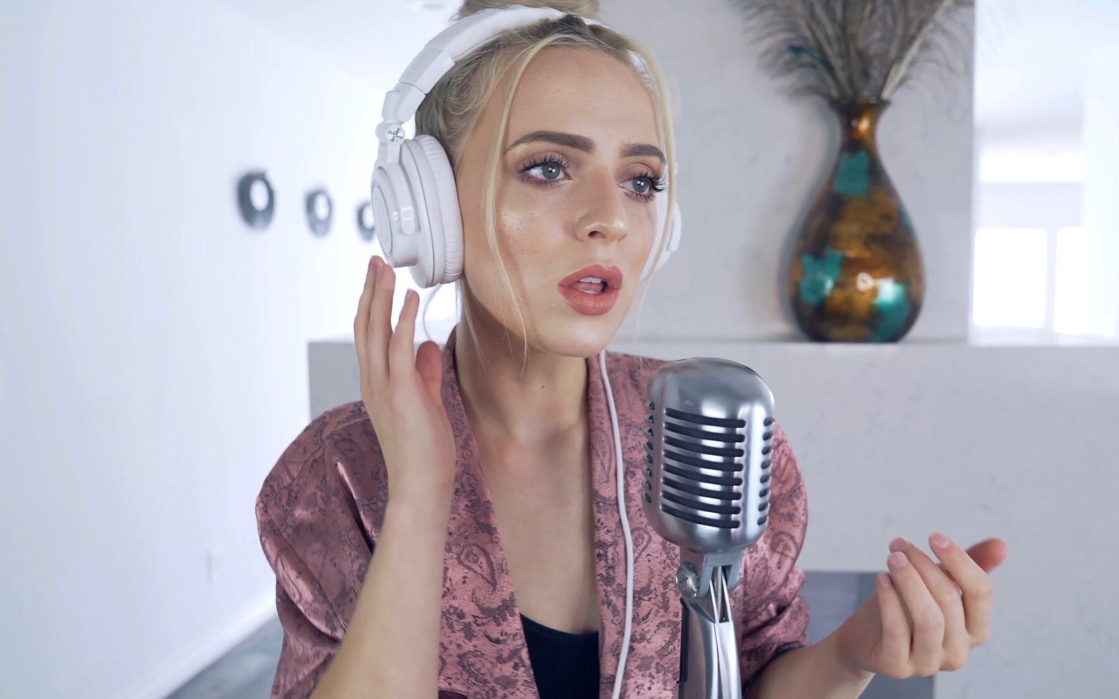 [图]【油管翻唱】【开口跪系列】【Madilyn Bailey】Dua Lipa — New Rules