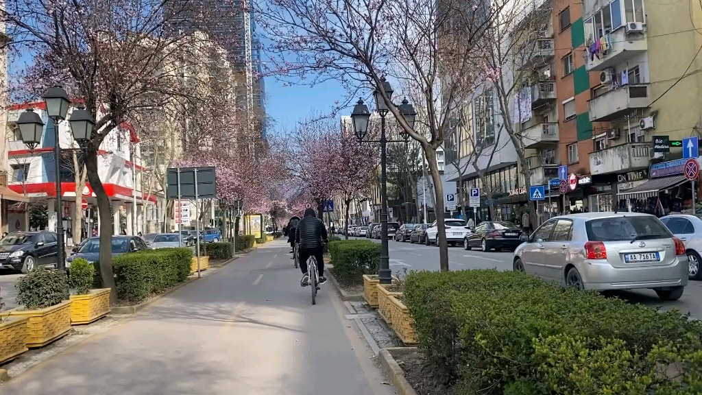 [图]漫步在地拉那－阿尔巴尼亚街景｜Tirana, Albania - Virtual City Walking Tour