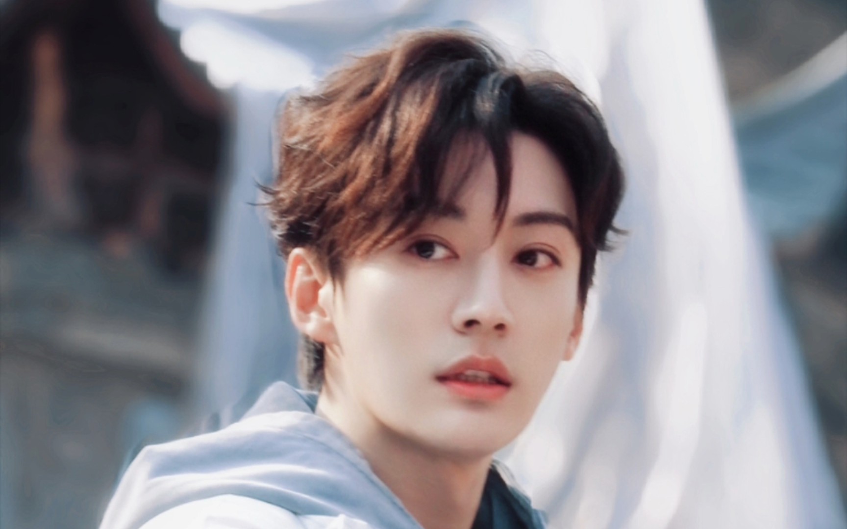 被开机现场的刘学义帅到了