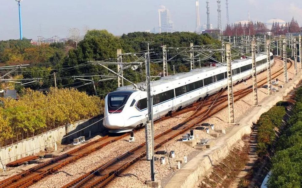 金山铁路 crh6a莘庄1道通过春申方向