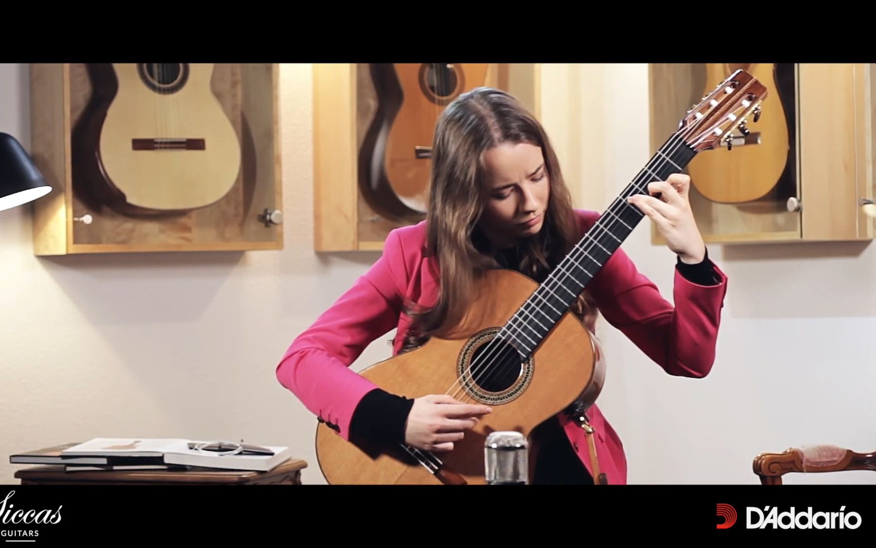 [图]【阿尔汉布拉宫的回忆】Julia Lange plays Recuerdos de la Alhambra by Francisco Tarrega