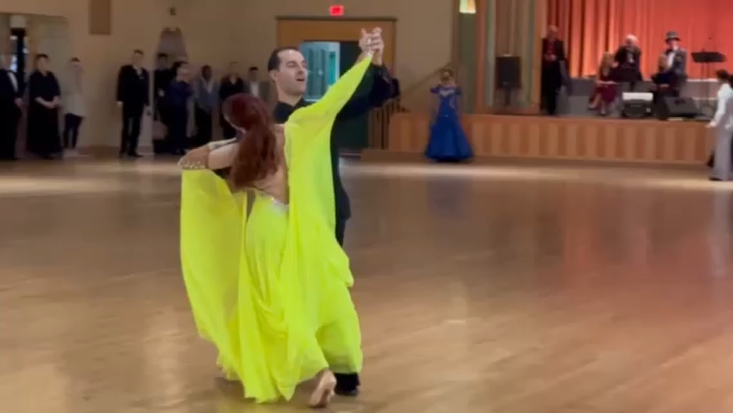 [图]💃两对老师在SpanishBallroom的炫目互换舞伴，流畅至极，太惊艳了！