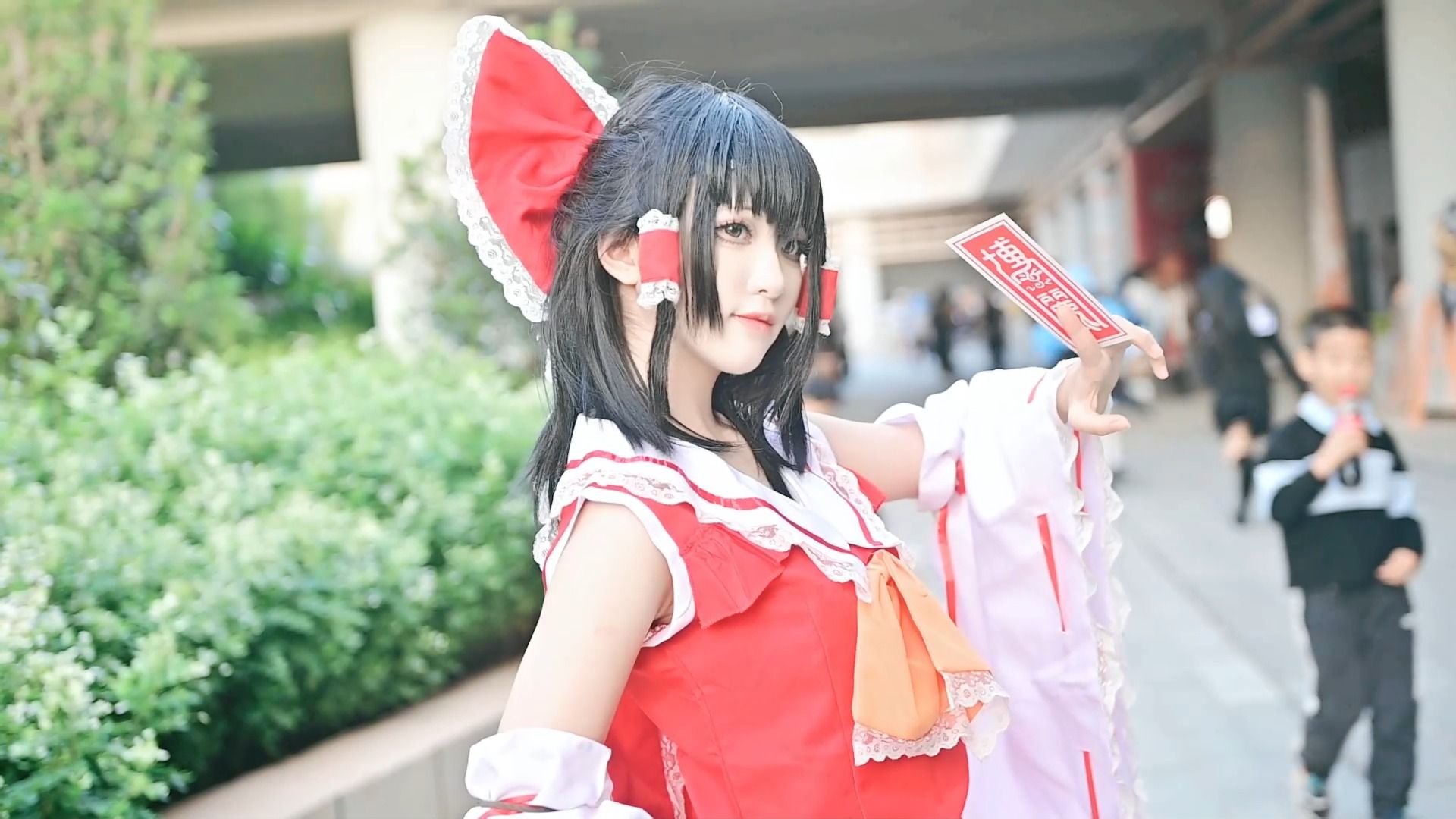 深圳漫展难得一见的东方project博丽灵梦cos