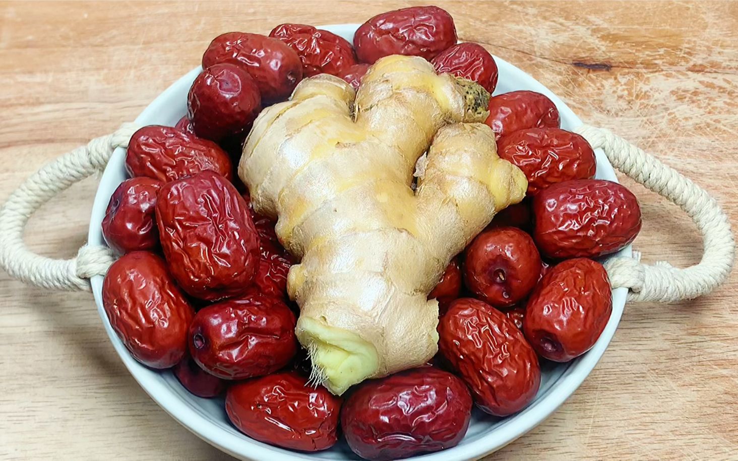 天冷了,生姜和红枣才是绝配,这样吃解决了很多人的烦恼,真厉害_哔哩