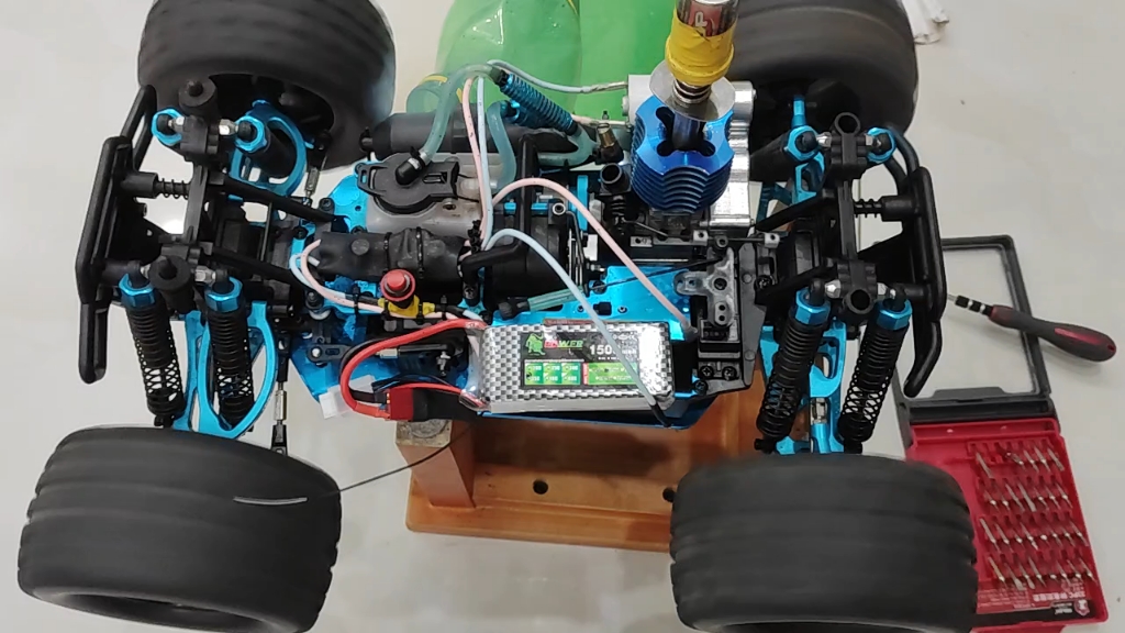 来大佬解惑为什么拔了点火器就熄火燃油遥控车甲醇遥控车中阳18发动机