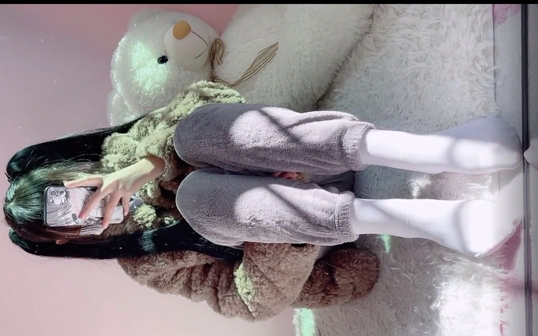 白丝#雪糕#脚 我讨厌冬天,如果你陪我.那当我没说