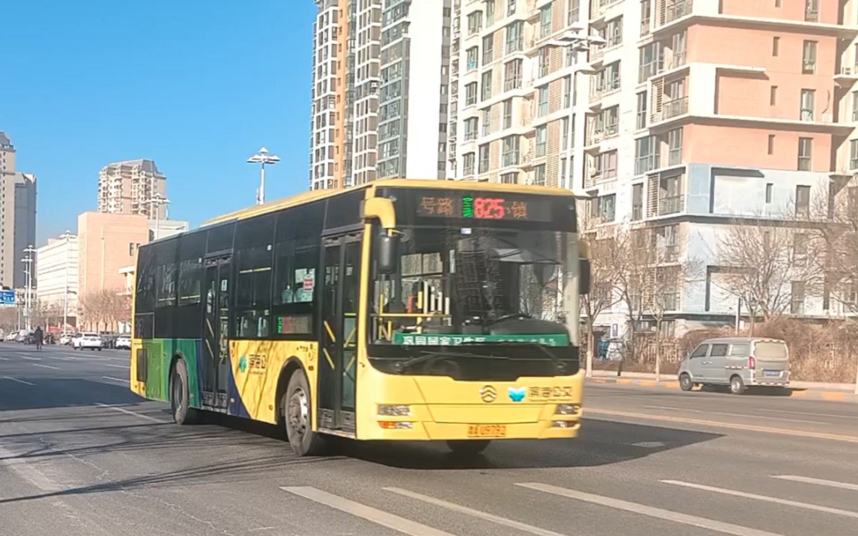 天津滨海公交825路 xml6115jheva8c 丹江路出站