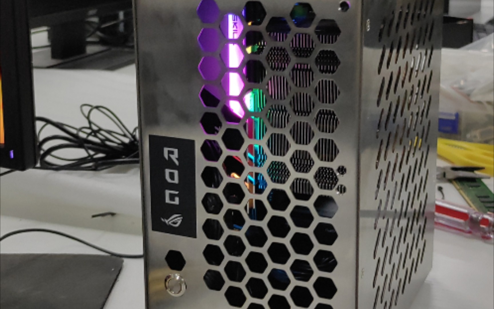 第二个itx快乐 装机 5600x 华硕rog b550i芝奇 焰光戟 c16 3600 8gx2