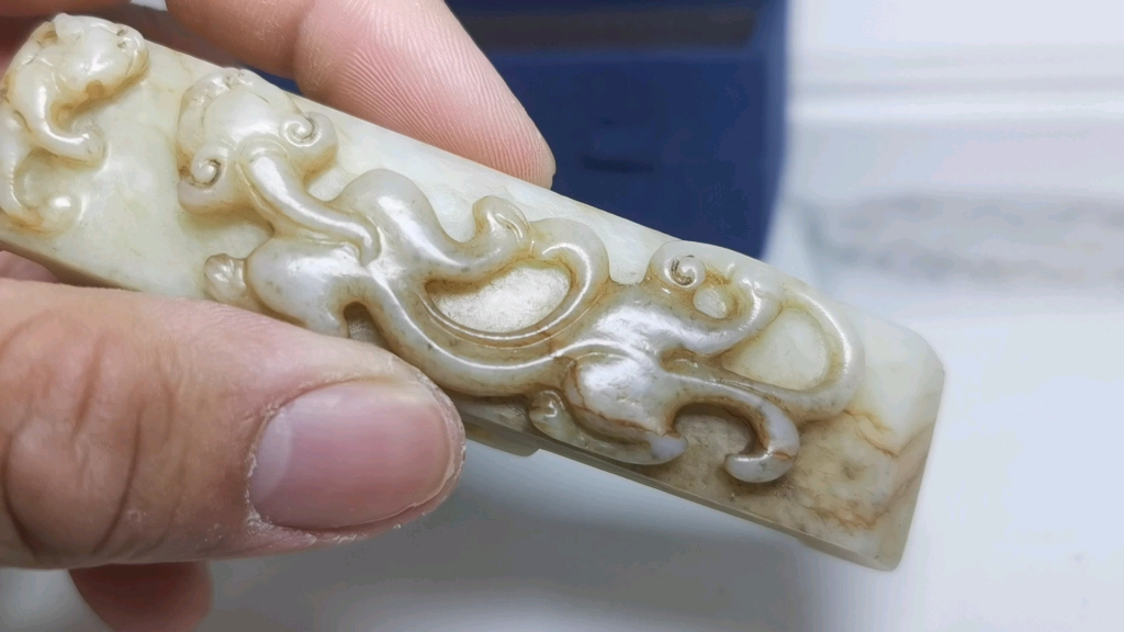 明代和田玉剑彘