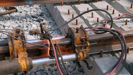 无缝轨道气压焊